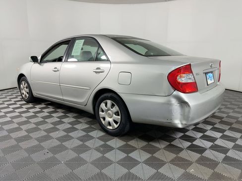 Used 2004 Toyota Camry LE image 2