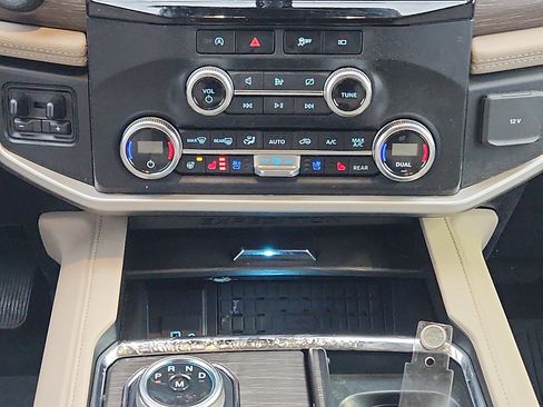 Certified 2023 Ford Expedition Limited image 18