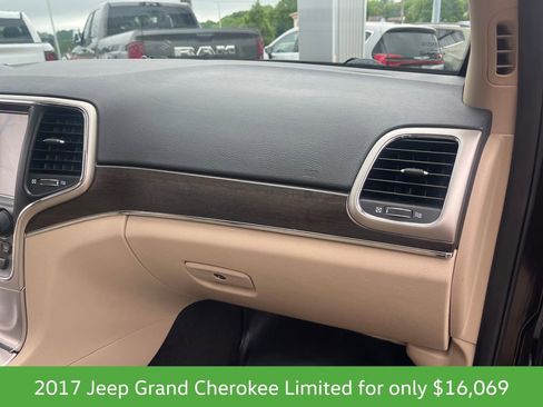 Used 2017 Jeep Grand Cherokee Limited AWD/4WD image 26