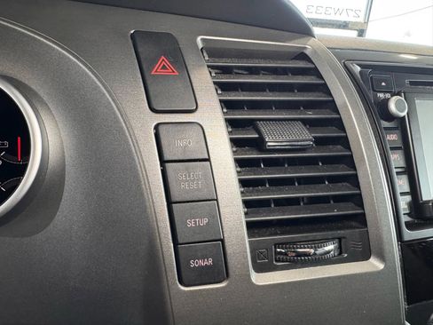 Used 2014 Toyota Sequoia Platinum image 39