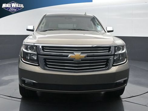 Used 2019 Chevrolet Suburban Premier RWD image 2