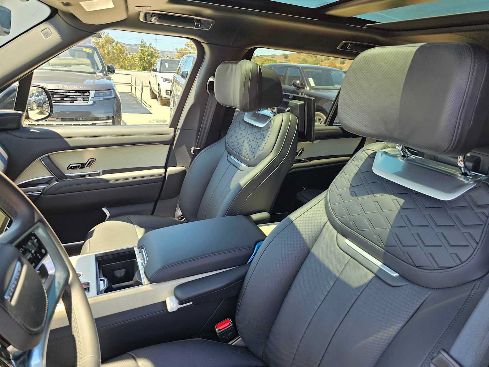 New 2025 Land Rover Range Rover SV AWD/4WD image 23