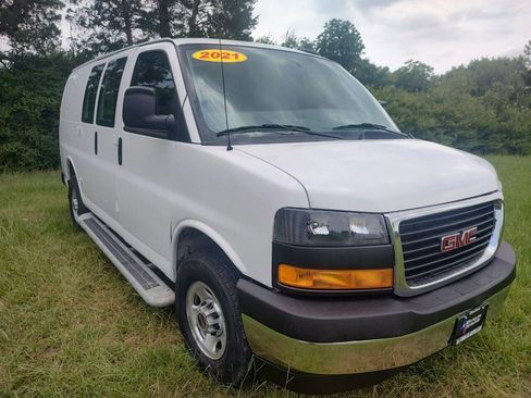 Used 2021 GMC Savana 2500 w/ Driver Convenience Package image 3