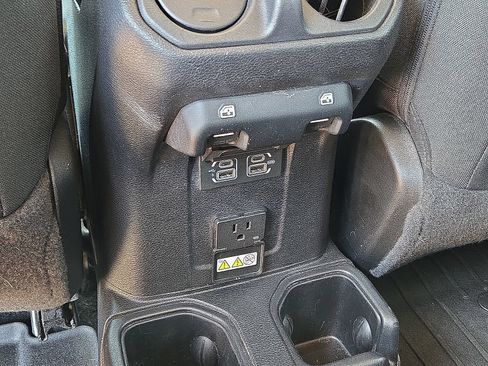 Used 2020 Jeep Wrangler Unlimited Sahara AWD/4WD image 15