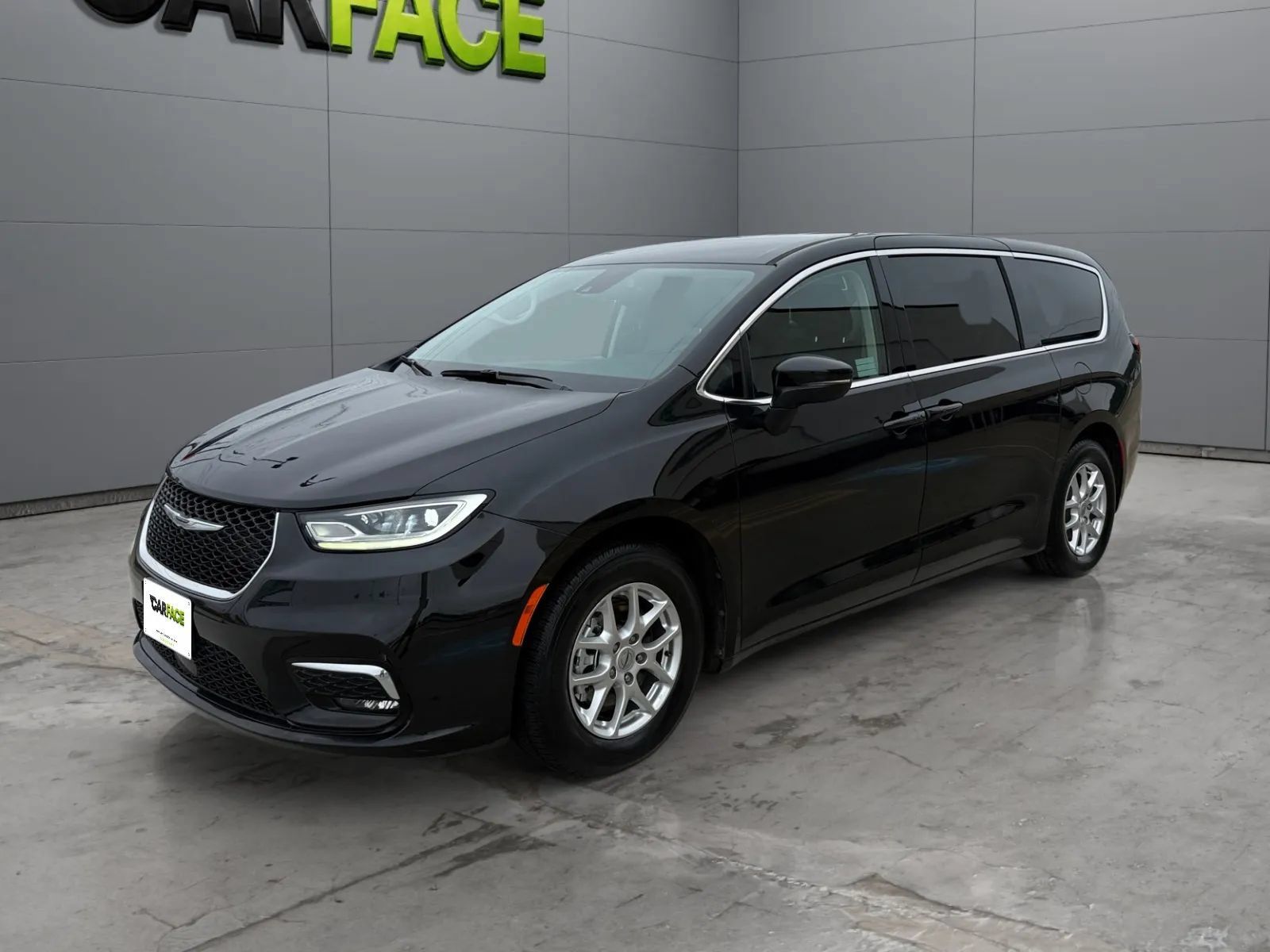 Used 2023 Chrysler Pacifica Touring-L FWD image 6