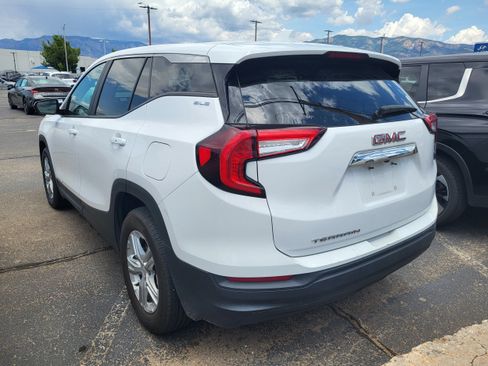 Used 2024 GMC Terrain SLE FWD image 7
