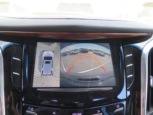 Used 2016 Cadillac Escalade Luxury image 17