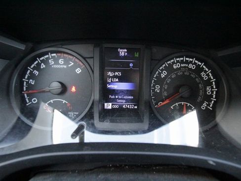 Used 2018 Toyota Tacoma SR5 image 23