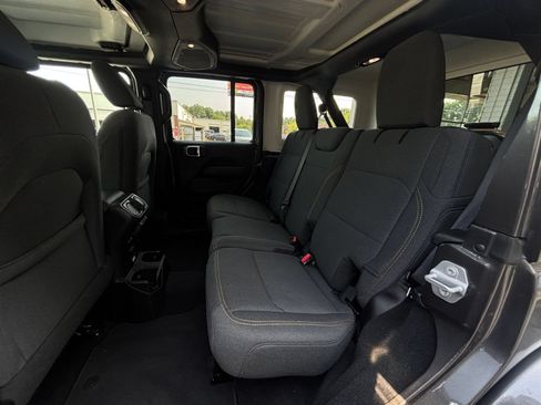 Used 2025 Jeep Wrangler Unlimited Sahara AWD/4WD image 26