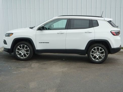 Used 2022 Jeep Compass Latitude AWD/4WD image 3