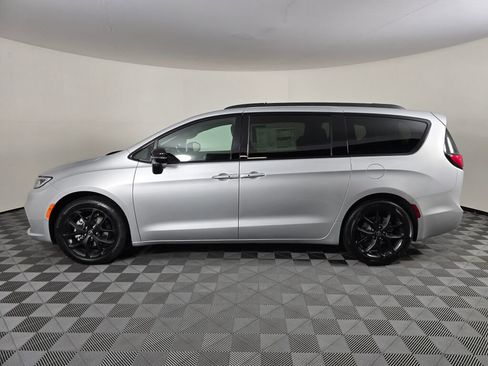 New 2026 Chrysler Pacifica Select w/ S Appearance Package image 7