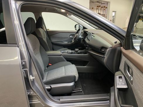 Used 2023 Nissan Rogue SV FWD image 13