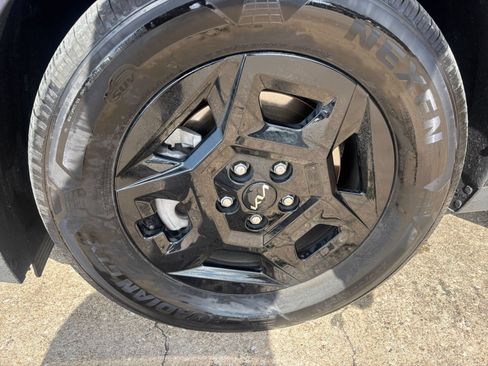 Used 2026 Kia Carnival FWD image 31