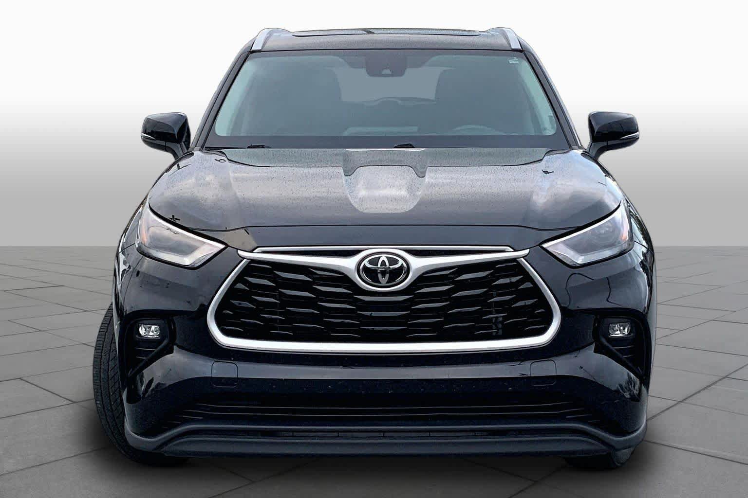 Used 2023 Toyota Highlander XLE FWD image 4