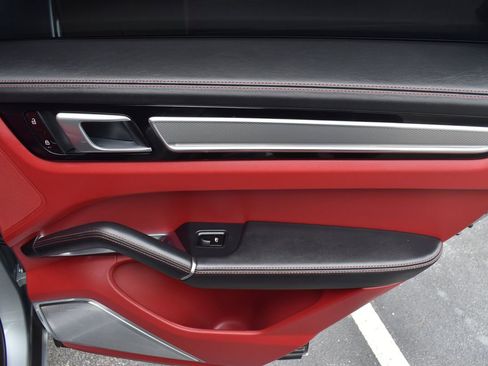 Used 2021 Porsche Cayenne Turbo image 52