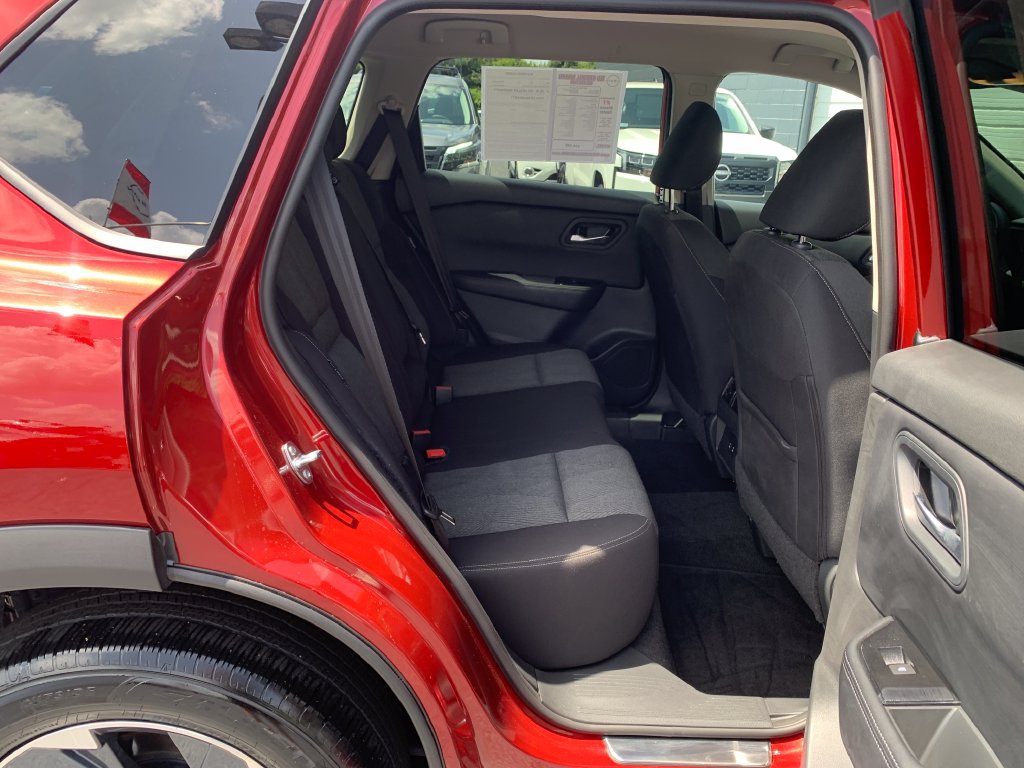Certified 2025 Nissan Rogue SV FWD image 30