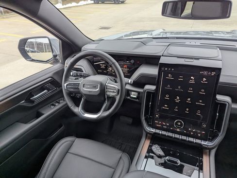 New 2026 GMC Yukon XL Denali w/ LPO, Floor Liner Package image 18