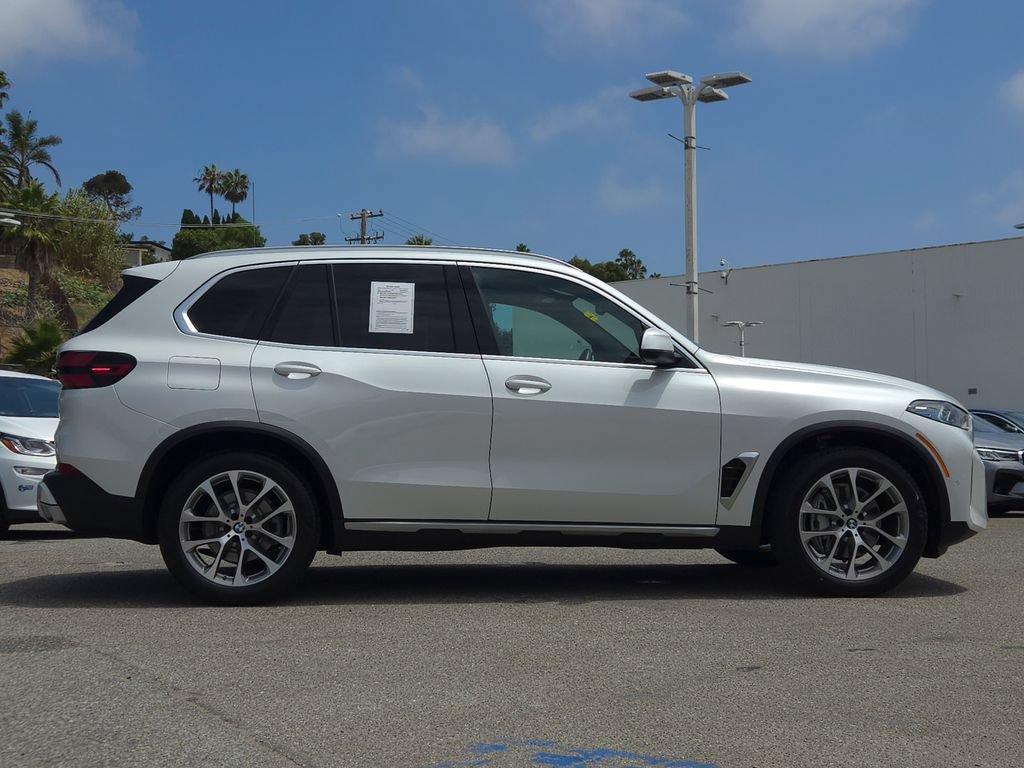 Used 2024 BMW X5 xDrive40i w/ Premium Package AWD/4WD image 4