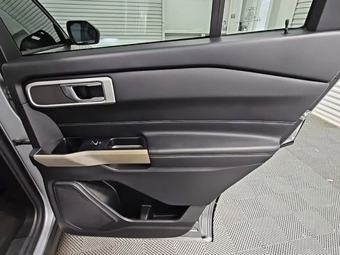 Used 2022 Ford Explorer XLT w/ Equipment Group 202A image 41