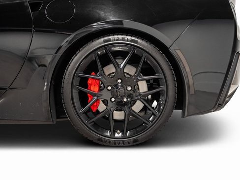 Used 2019 Chevrolet Corvette Stingray Coupe w/ Carbon Flash Badge Package image 16