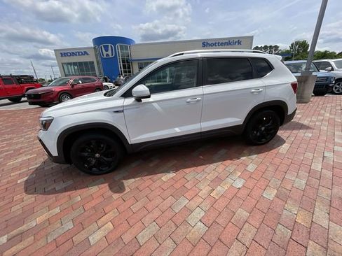 Used 2022 Volkswagen Taos SE FWD image 29