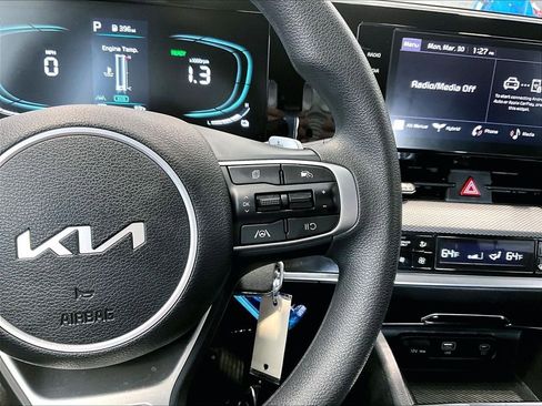 Used 2023 Kia Sportage LX image 18