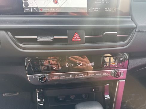 Used 2024 Kia Seltos EX image 16