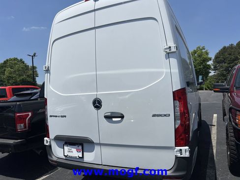 Used 2025 Mercedes-Benz Sprinter 2500 image 4