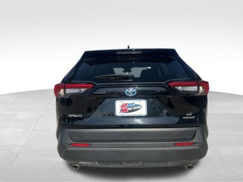 Used 2023 Toyota RAV4 LE AWD/4WD image 5