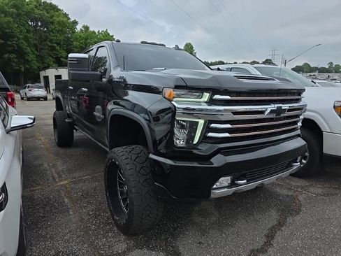 Used 2022 Chevrolet Silverado 2500 High Country w/ LPO, Hitch Package AWD/4WD image 3