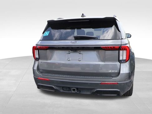 Used 2025 Ford Explorer ST-Line w/ ST-Line Street Pack image 10