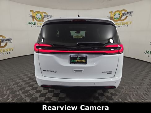 Certified 2023 Chrysler Pacifica Limited w/ S Appearance Package AWD/4WD image 9