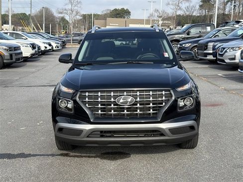 Used 2023 Hyundai Venue SEL image 2