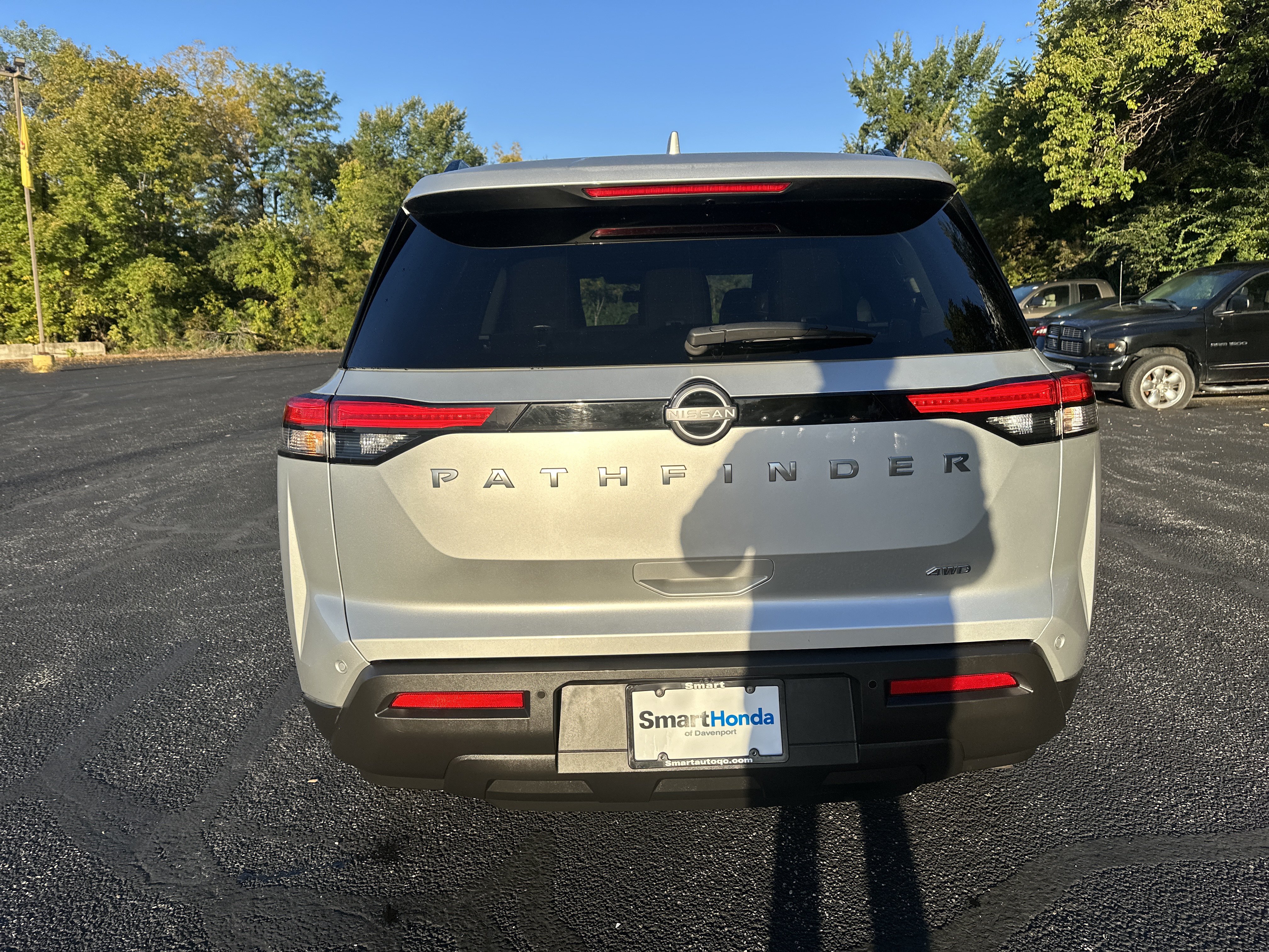 Used 2025 Nissan Pathfinder SV AWD/4WD image 6