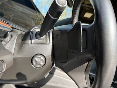 Used 2021 Cadillac Escalade Premium Luxury image 14