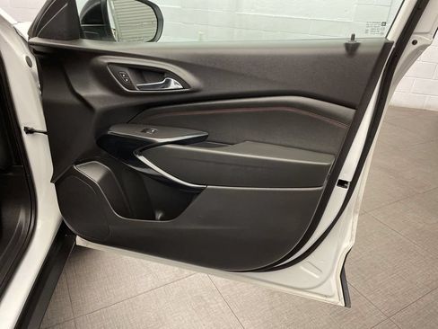 Used 2024 Chevrolet Trax RS FWD image 27