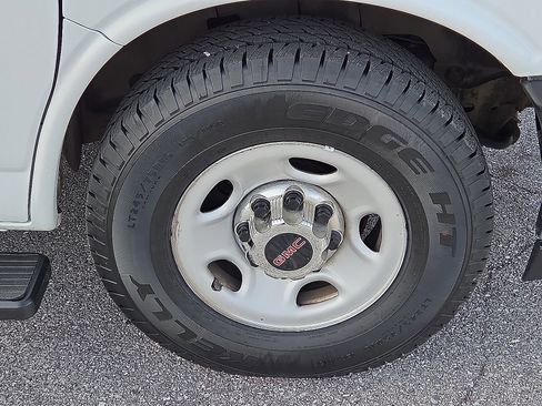 Used 2017 GMC Savana 3500 LT w/ LT Preferred Equipment Group image 7