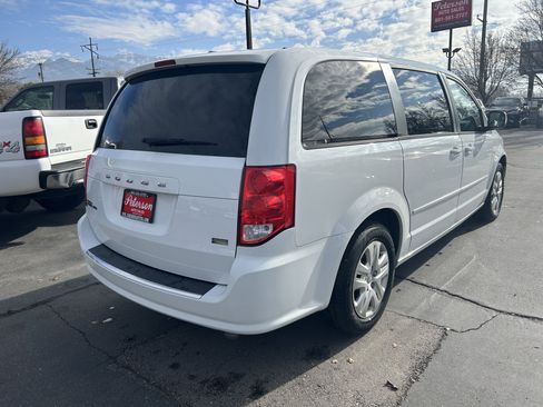 Used 2017 Dodge Grand Caravan SE w/ UConnect Hands-Free Group image 4