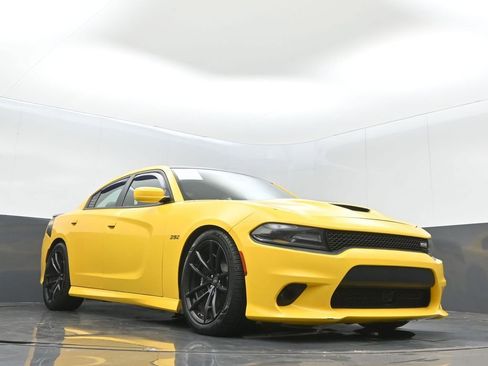 Used 2017 Dodge Charger R/T RWD image 10