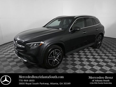 Used 2025 Mercedes-Benz GLC 300 4MATIC image 1