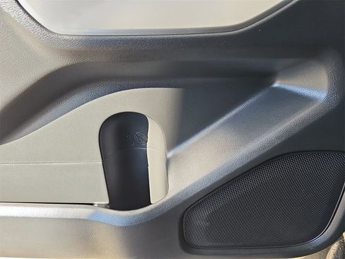 Used 2024 Nissan Frontier SV image 26