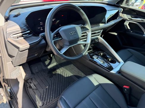 Used 2025 Audi Q5 Premium w/ Convenience Package AWD/4WD image 17