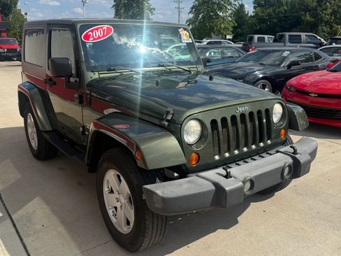 Used 2007 Jeep Wrangler Sahara w/ Dual Top Group AWD/4WD image 2