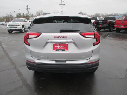 Used 2022 GMC Terrain SLE w/ Driver Convenience Package image 5