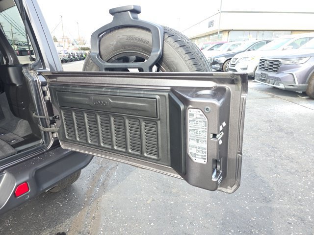 Used 2025 Jeep Wrangler Unlimited Sahara w/ Safety Group AWD/4WD image 48