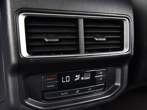 Used 2025 Volkswagen Atlas SE image 22