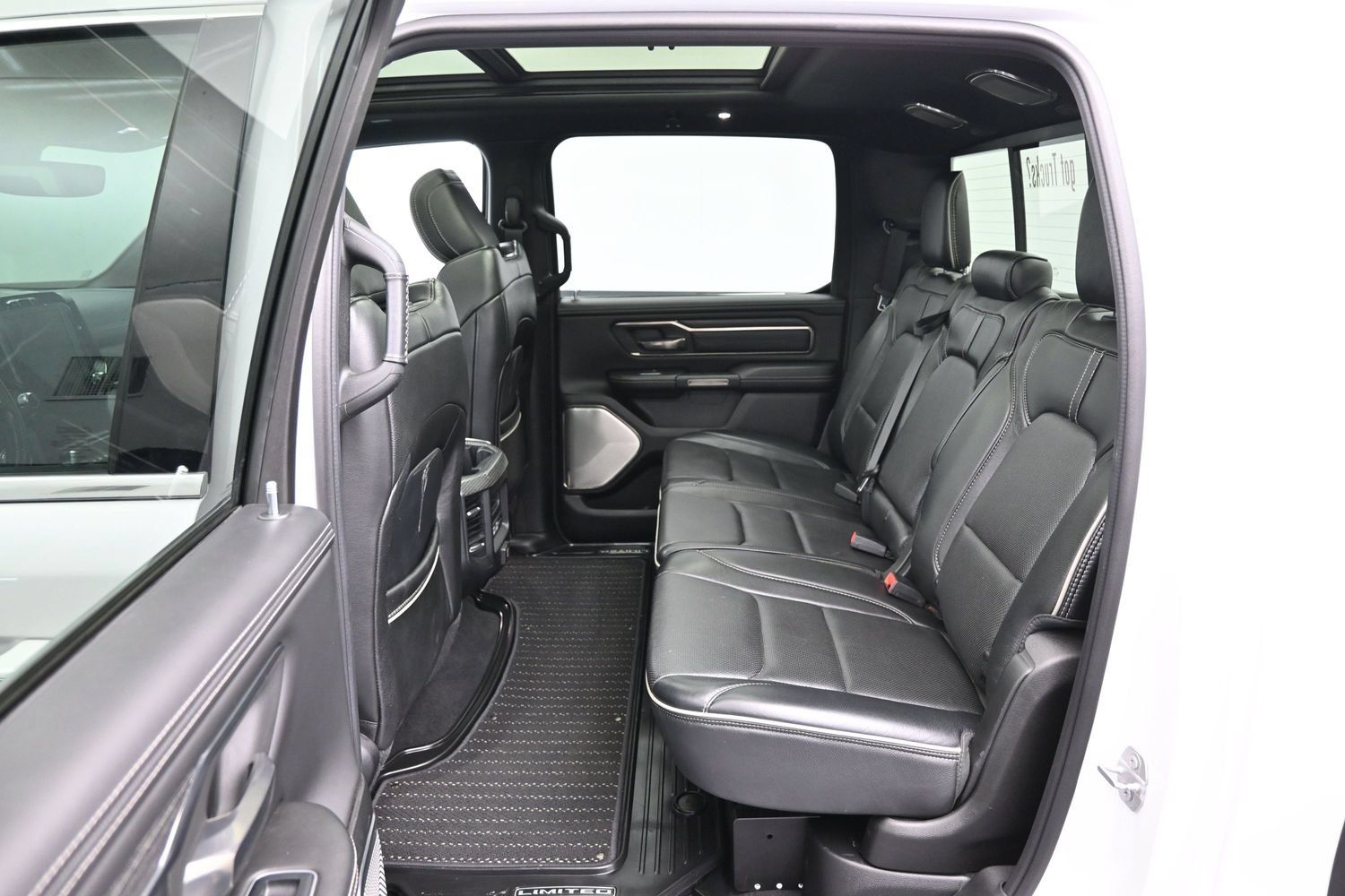 Used 2019 RAM 1500 Limited AWD/4WD image 11