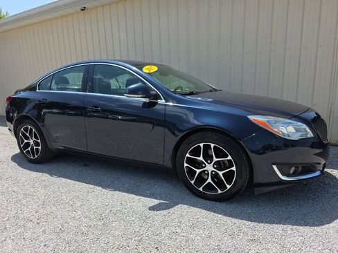 Used 2017 Buick Regal Sport Touring FWD image 4