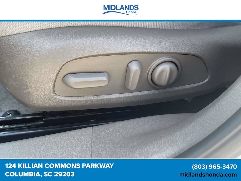 Used 2025 Chevrolet Malibu LT FWD image 14