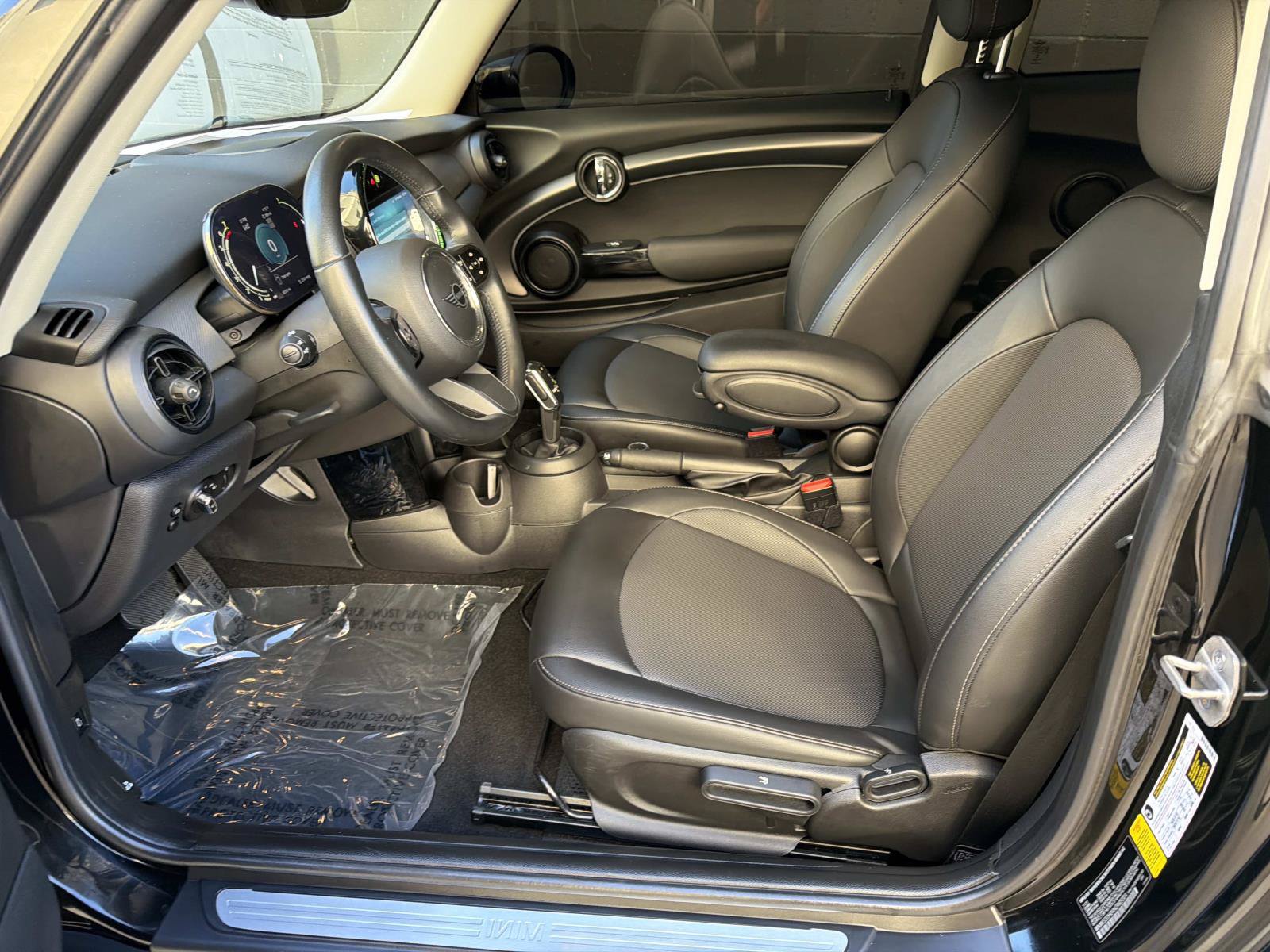 Used 2022 MINI Cooper 2-Door Hardtop FWD image 9